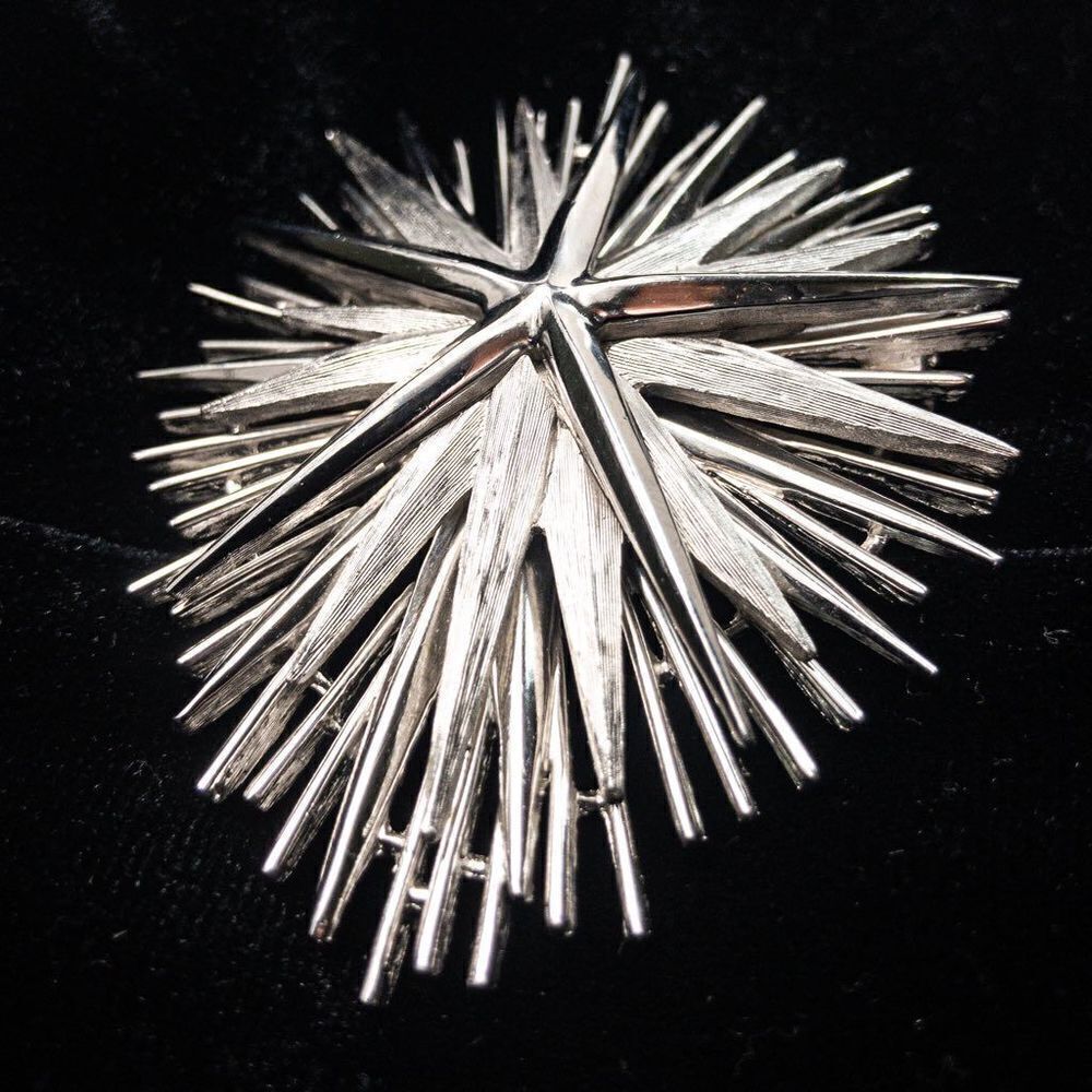 VTG Signed Trifari Atomic Starburst Silvertone Brooch